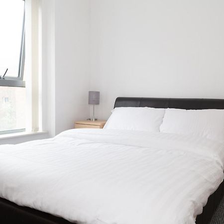 Serviced Apartment In Liverpool City Centre - Free Parking - Balcony - By Happy Days Exterior photo