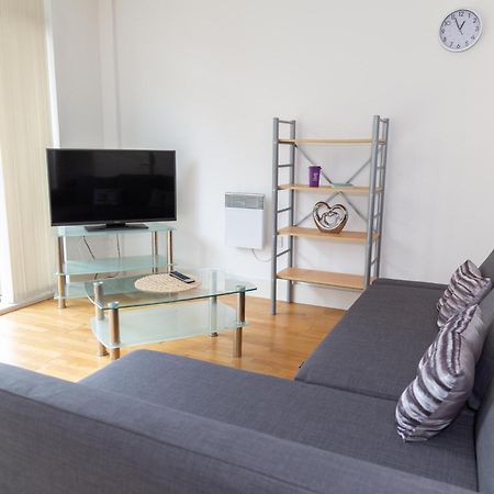 Serviced Apartment In Liverpool City Centre - Free Parking - Balcony - By Happy Days Exterior photo