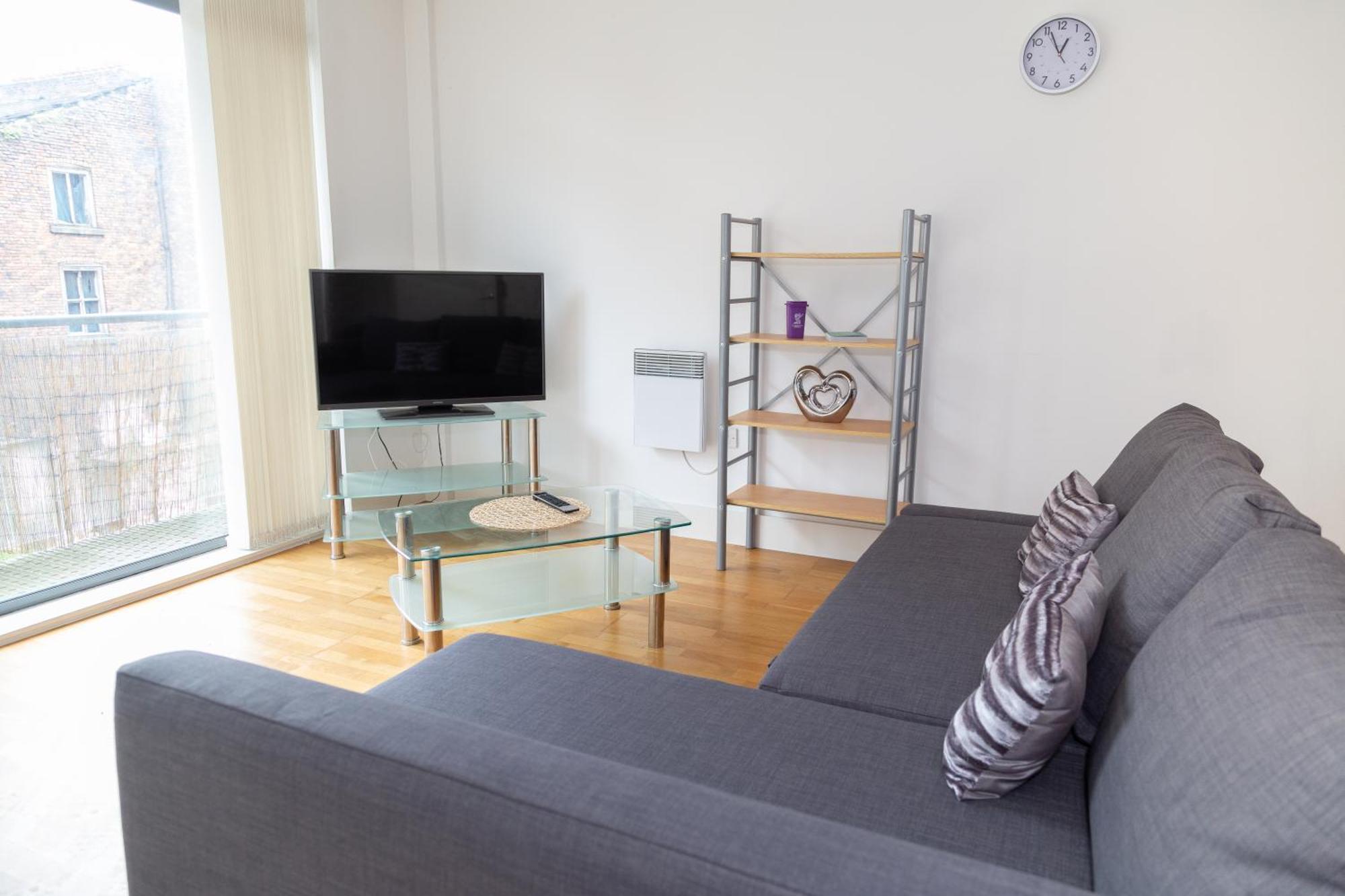 Serviced Apartment In Liverpool City Centre - Free Parking - Balcony - By Happy Days Exterior photo