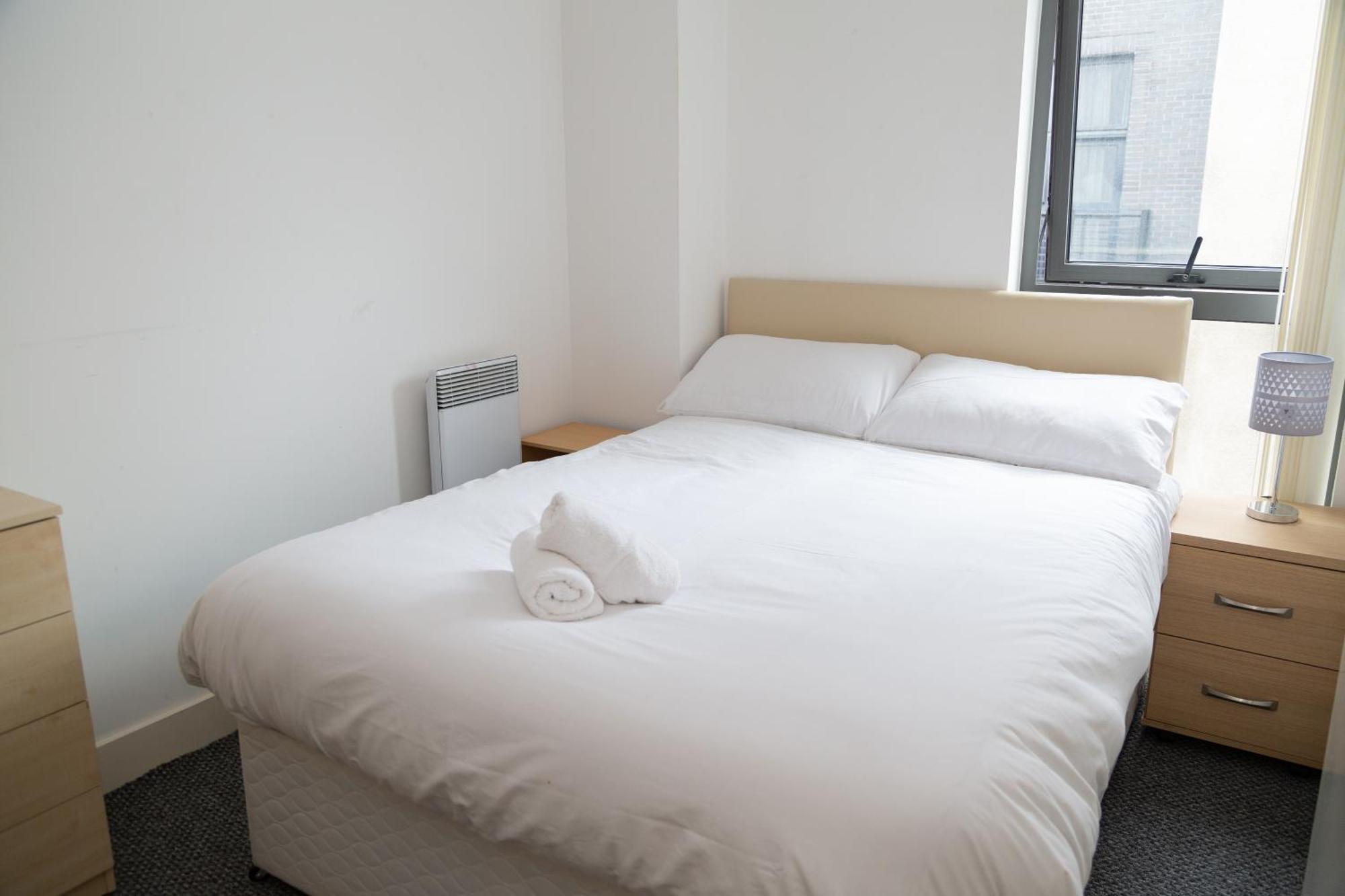 Serviced Apartment In Liverpool City Centre - Free Parking - Balcony - By Happy Days Exterior photo