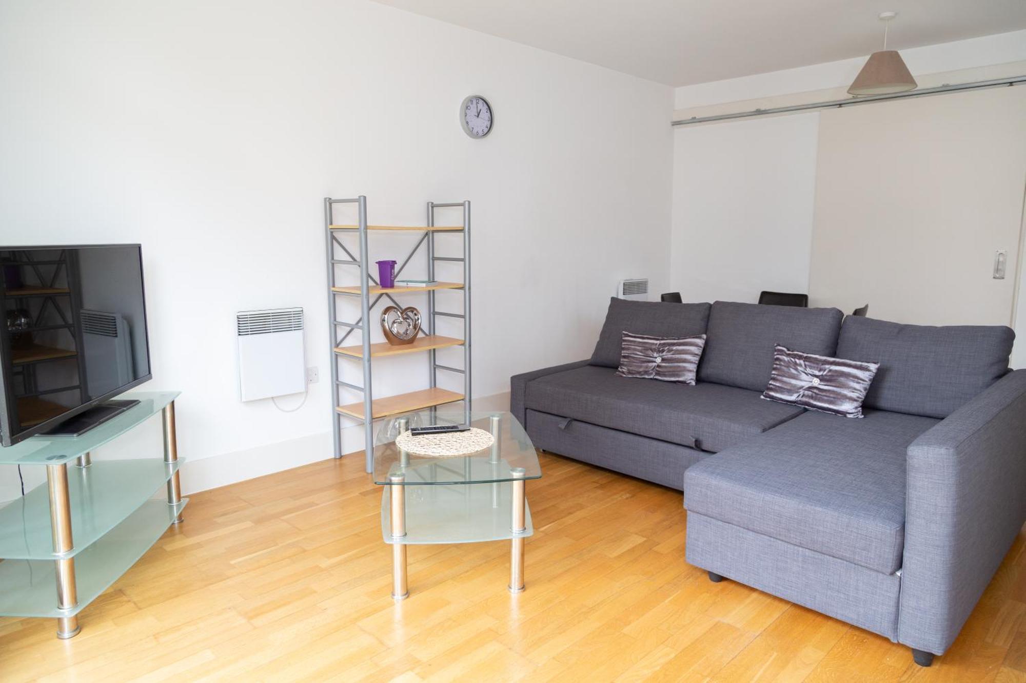 Serviced Apartment In Liverpool City Centre - Free Parking - Balcony - By Happy Days Exterior photo