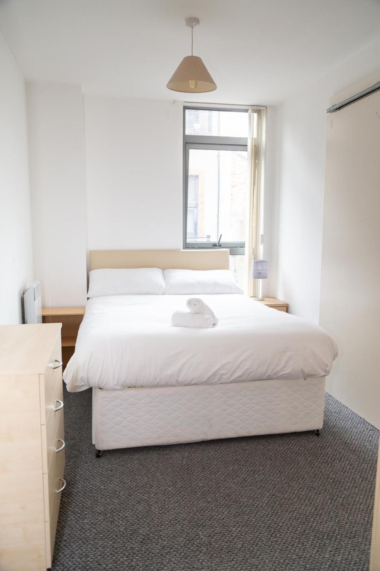 Serviced Apartment In Liverpool City Centre - Free Parking - Balcony - By Happy Days Exterior photo