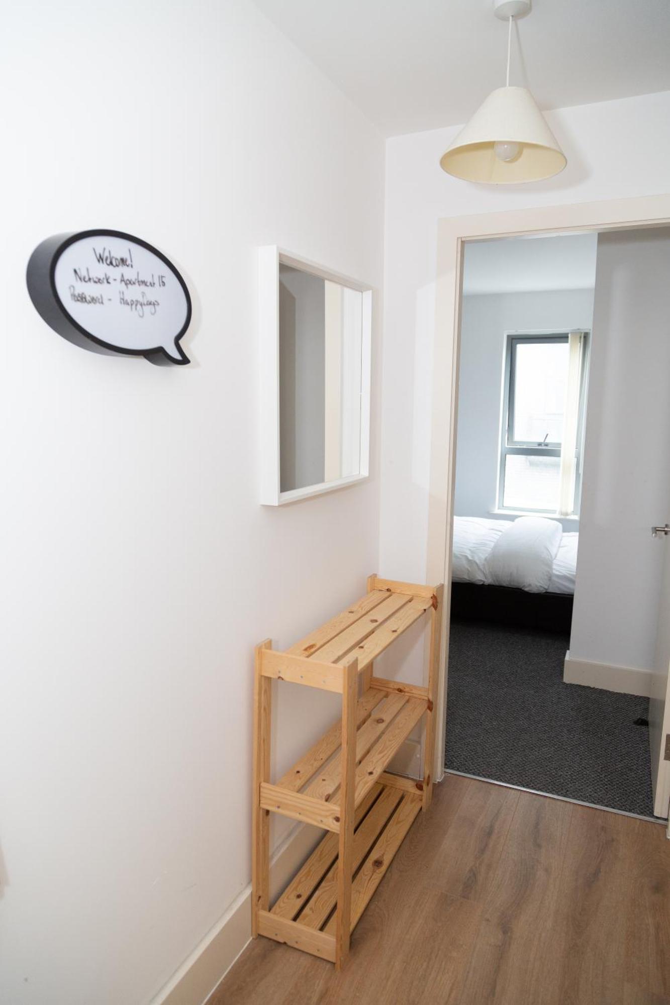 Serviced Apartment In Liverpool City Centre - Free Parking - Balcony - By Happy Days Exterior photo