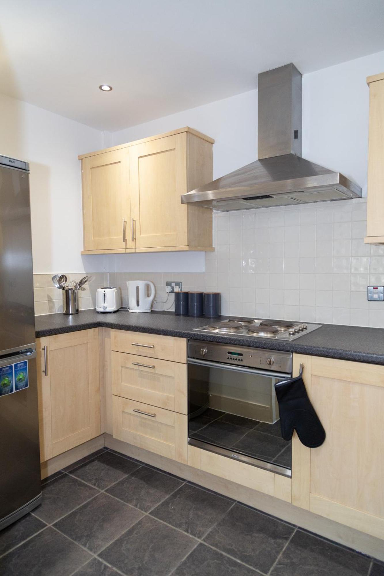 Serviced Apartment In Liverpool City Centre - Free Parking - Balcony - By Happy Days Exterior photo